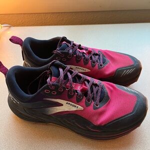 Women’s Brooks Cascadia 16
